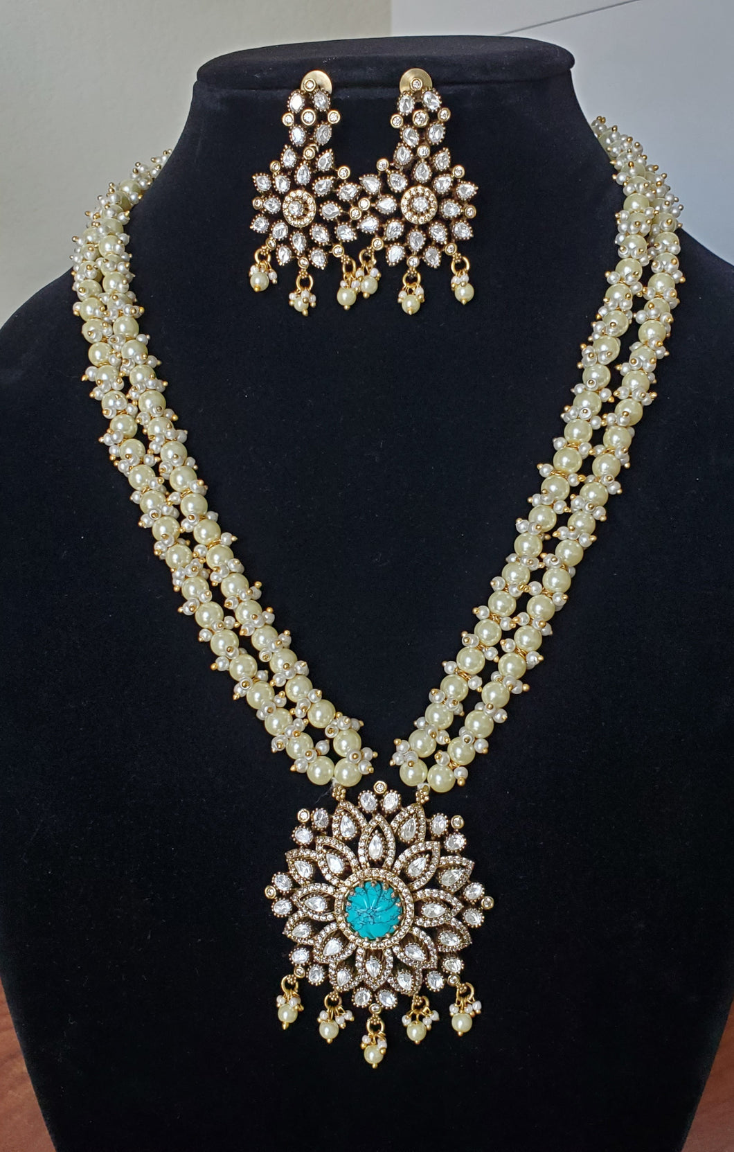 Pearl-Aqua Long Maala Set