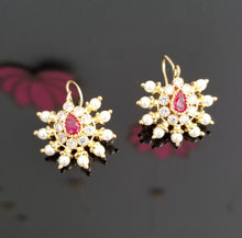 Load image into Gallery viewer, Antique Delicate Earring With Gold Plating 229