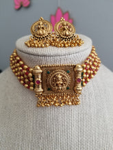Load image into Gallery viewer, Antique Choker Necklace With Gold Plating