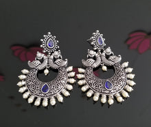 Load image into Gallery viewer, Indo Western Chand Earring With Oxidised Plating horserbl