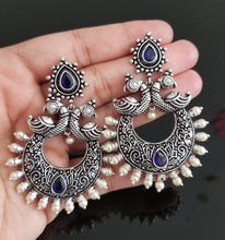 Load image into Gallery viewer, Indo Western Chand Earring With Oxidised Plating horserbl