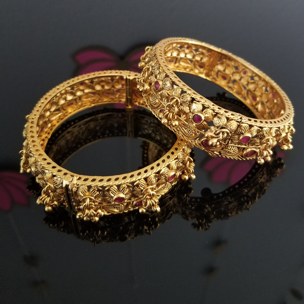 Antique Openable Bangles With Matte Gold Plating bg9