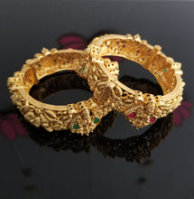 Load image into Gallery viewer, Antique Temple Bangles With Matte Gold Plating bg7