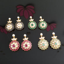 Load image into Gallery viewer, Kundan Studs With Gold Finish 22124