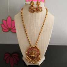 Load image into Gallery viewer, Antique Mala Pendant Set With Matte Gold Plating