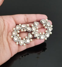 Load image into Gallery viewer, Kundan Studs With Dual Finish BT18