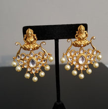 Load image into Gallery viewer, Kundan Temple Earring With Matte Gold Plating JT27