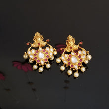 Load image into Gallery viewer, Kundan Temple Earring With Matte Gold Plating JT27