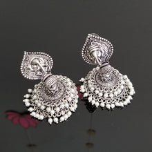 Load image into Gallery viewer, Indo Western Temple Earring With Oxidised Plating JT5