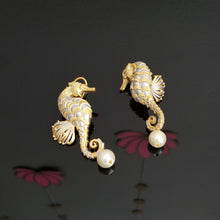Load image into Gallery viewer, Trendy Sea Horse Design Earrings FL10