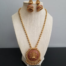 Load image into Gallery viewer, Antique Mala Pendant Set With Matte Gold Plating FL25