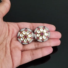 Load image into Gallery viewer, Kundan studs with victorian polish AD22