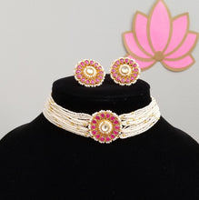 Load image into Gallery viewer, Pearl Choker Set With Kundan Pendant