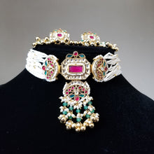 Load image into Gallery viewer, Premium Pearl Choker Kundan Set With Gold Finish