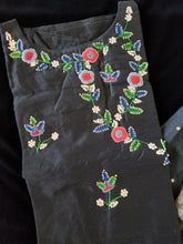 Load image into Gallery viewer, NY 4 Black - Gold Thread Work Kurti Set