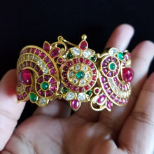 Load image into Gallery viewer, Supriya, Pranitha, Aparna Kemp Stone Kada