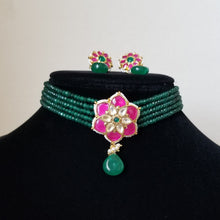 Load image into Gallery viewer, Sitara Pachi Kundan Choker Set With Gold Plating