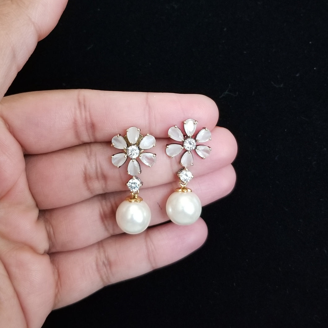 CZ Short Earring With Gold Plating HL29 White