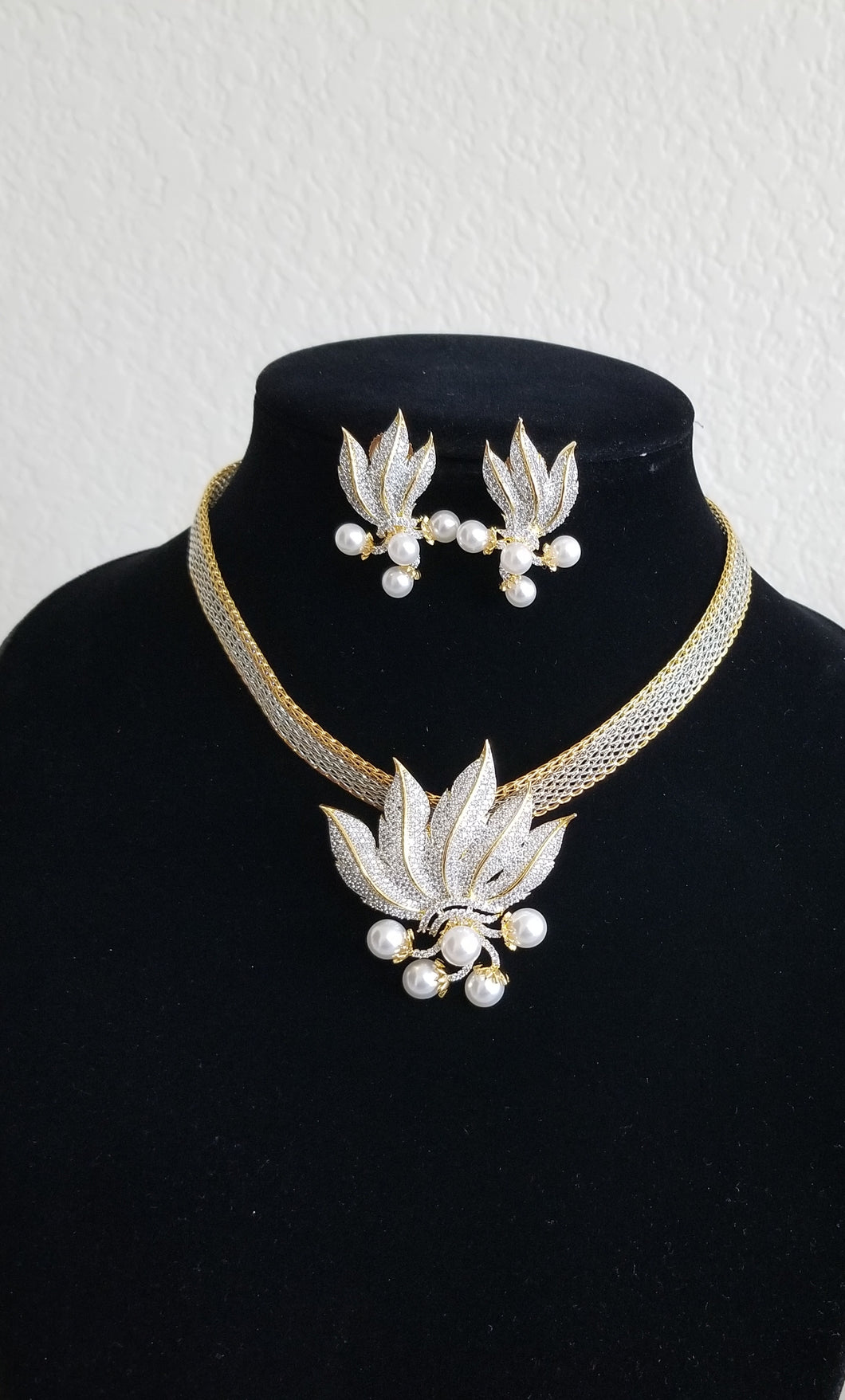 Anusha Cz Classic Pendant Set With 2 Tone Plating SR Gold