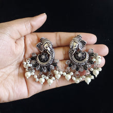 Load image into Gallery viewer, Temple Earring With Oxidised Plating