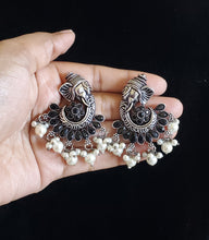 Load image into Gallery viewer, Temple Earring With Oxidised Plating