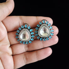 Load image into Gallery viewer, Kundan Studs With Black Plating Box2