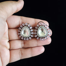 Load image into Gallery viewer, Kundan Studs With Black Plating Box2