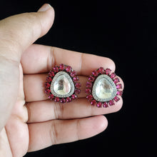 Load image into Gallery viewer, Kundan Studs With Black Plating Box2