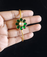 Load image into Gallery viewer, Jadau Kundan Simple Kada Green