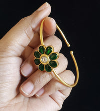 Load image into Gallery viewer, Jadau Kundan Simple Kada Green